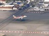 Взлетная полоса пересекает дорога в город Взлетная полоса пересекает дорога в город